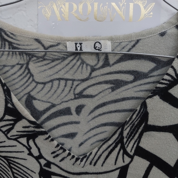 Avenue HQ v-neck floral print sweater - Picture 2 of 8